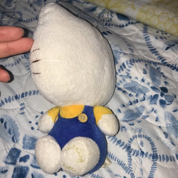 Hello Kitty Plush - Picture 2 of 4